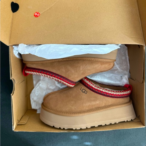 UGG Shoes - UGG size 6! Great Christmas gift ☺️